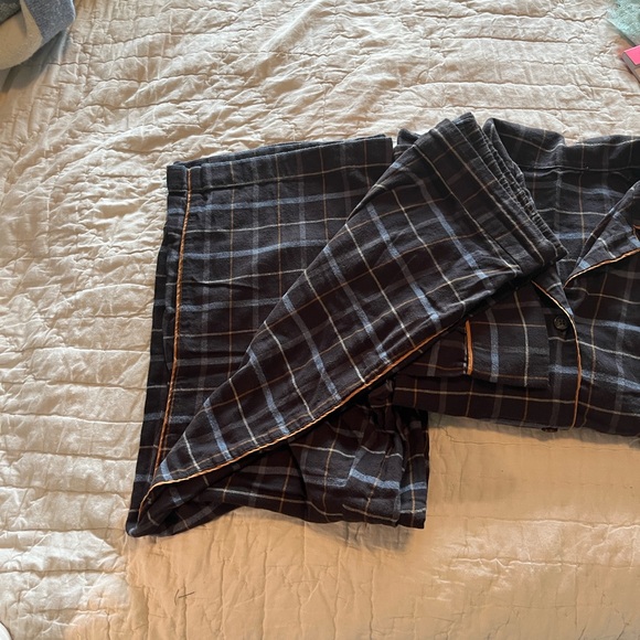 Jenni Kayne Navy Plaid Pajama Set - Picture 9 of 10